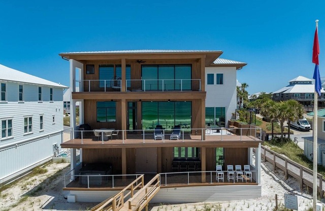 BRAND NEW Gulf Front~"Da Beach"~Hot Tub, Beach Gear, Chairs & Umbrellas Incl