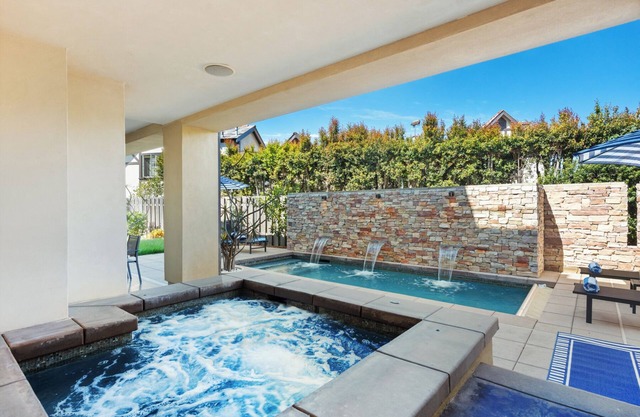 Brand New!/Pool/Hot Tub/Parking/Short Walk to Beach