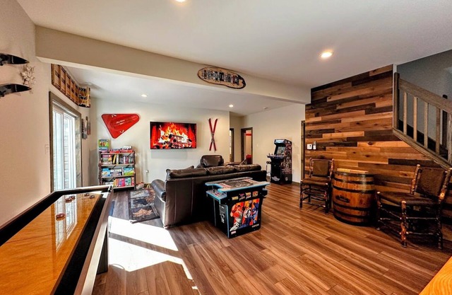 Brand New, Spacious 5-bedroom on Private 2 acre lot /Fire Pit, and Game Room