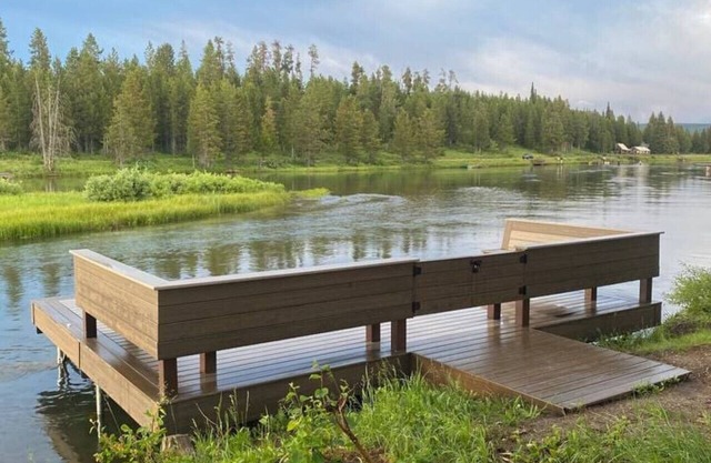 Brand-new Waterfront Retreat w/ hot tub!