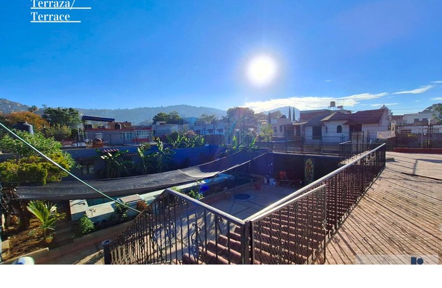 Breakfast included, shared areas and local prices. The perfect place in the city