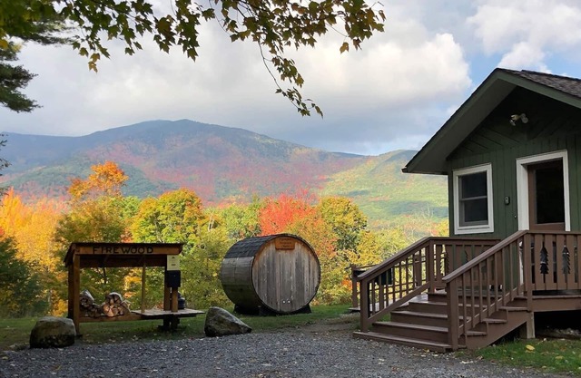 Algonquin Mountain Chalet: Lujo, Jacuzzi, Se admiten perros, 1. 4 millas de Whiteface, Vistas a la montaña, capacidad para 16 personas, sauna y chimenea