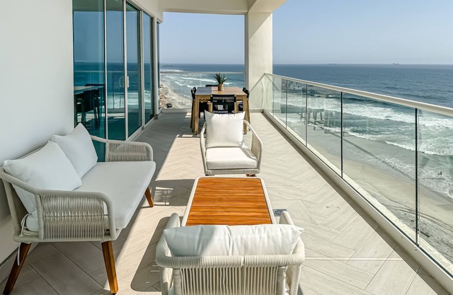 Breezy BeachfrontMarYSolCondo-7th Flr-Rosarito