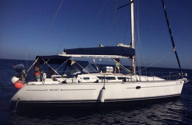 Brego. Velero para alojamiento En el centro de Santa Cruz.