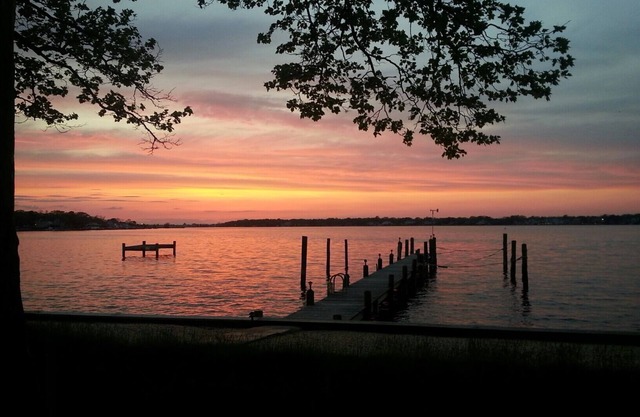 Frente al mar de ladrillo con muelle y playa privada
