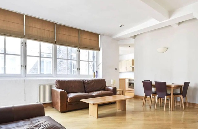 Bright 1 Bedroom Flat near Liverpool Street