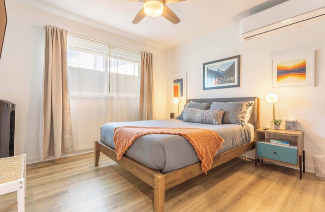 1BR Mid-Century Apt w/ Patio, Near LAX & Beach