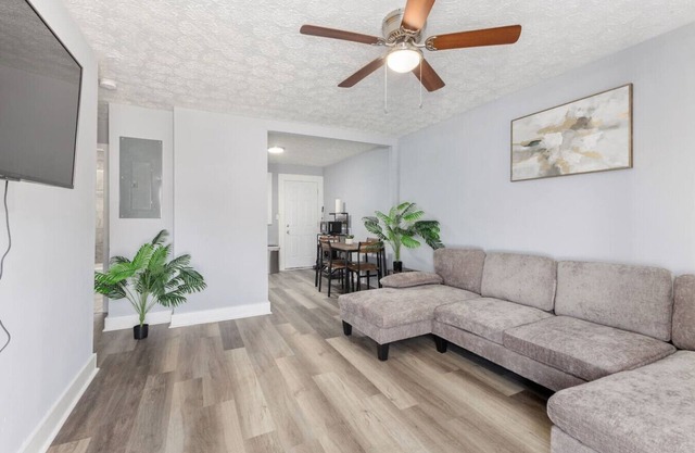 Bright 2BR Retreat I Free Parking