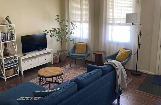 Bright & airy home in Petworth (with parking!)