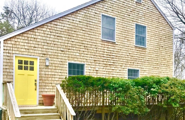 Bright & Airy in East Hampton NY - Ideally Located Near Beach & Village