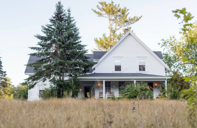 Bright and Beautiful Farmhouse at Wanderwood
