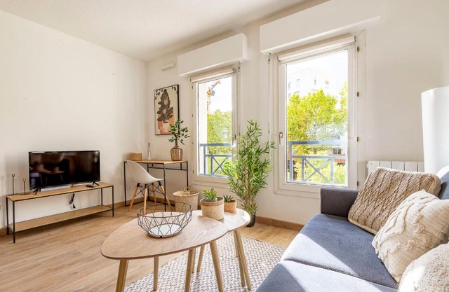 Bright and charming studio next to the tram