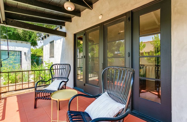 3b / 2bth Bright Artistic Home Home - Cls To Hiking