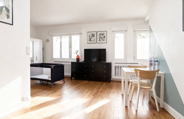 Bright apartment near the center of Nantes, open bedroom, full kitchen