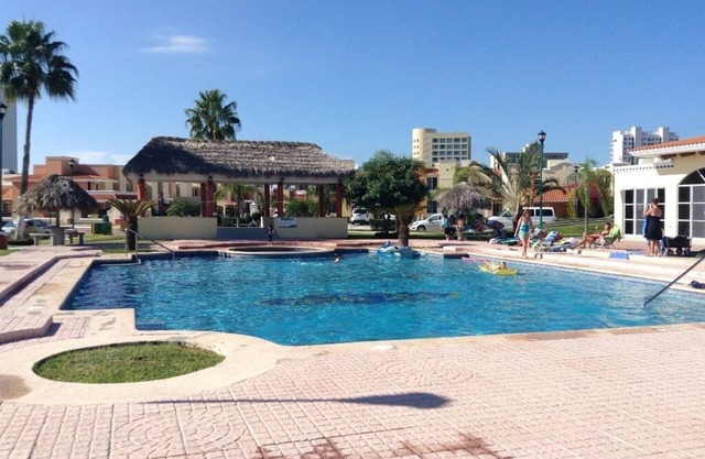 Brillante, alegre, apto para familias, casa de vacaciones segura a 10 minutos a pie de la playa