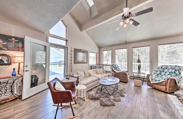 Bright Cloudcroft Condo w/ Game Room + Deck!