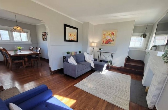 Bright+Cozy 2BR Close to everything!