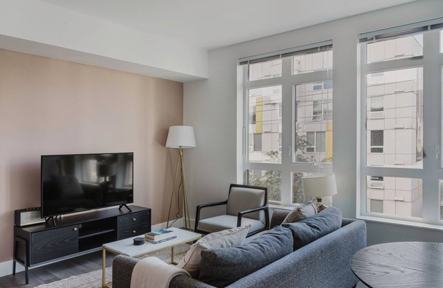 Bright First Hill Jr 1BR w/ Pet Spa, W/D, Gym, & Lounges, by Blueground