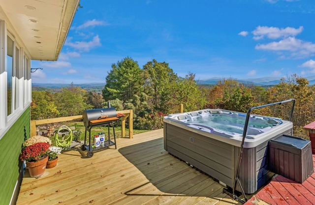 Bright hilltop retreat with stunning mountain views, wrap-around windows, and cozy seating to take it all in. Nestled on a private, scenic property minutes from charming Cambridge village—perfect for a peaceful getaway year-round.