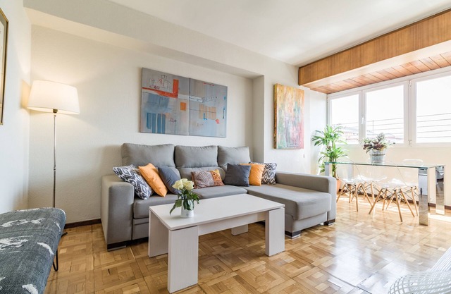 Brillante y moderno apartamento 2br en el corazón del exclusivo barrio de Salamanca. Magníficas vistas