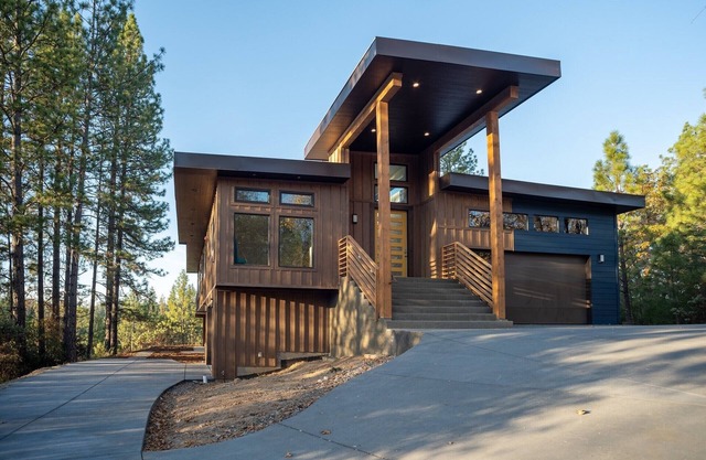 Brillante, moderno, nuevo y espacioso ~ casa de 2 niveles, cerca de todo