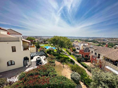 Bright Refurbished 3 Bedroom Townhouse ALI001