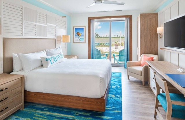 Bright Room w/ Balcony 5 Min From Kansas City Attractions - with Swimming Pool!