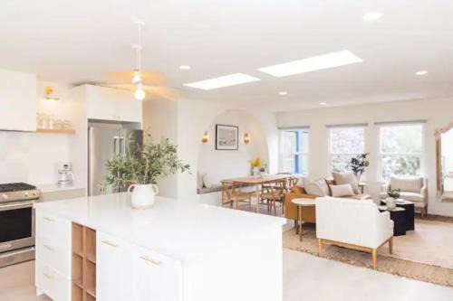 Bright, Spacious 4 BD in the Heart of Little Italy