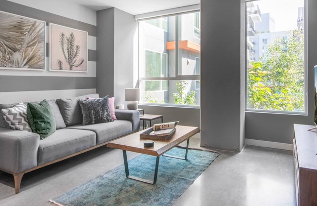 Bright Studio Downtown, Gym, near Wilshire, by Blueground