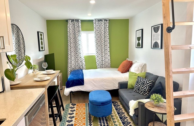 Bright Studio Near Downtown/Padre’s/Airport/Beach