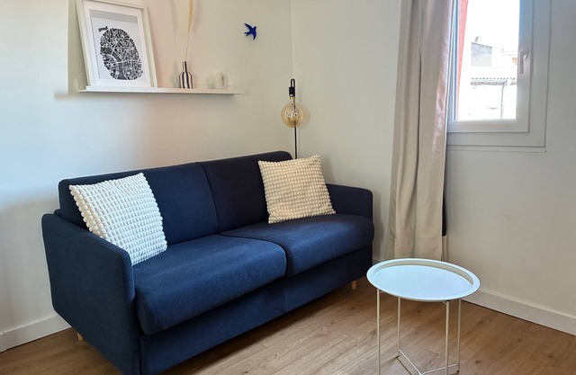 Bright studio with rooftop view of Toulouse