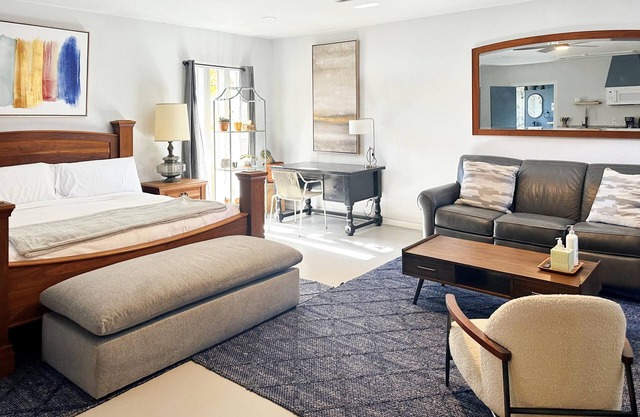 Bright Trendy Studio 9min to Asia District