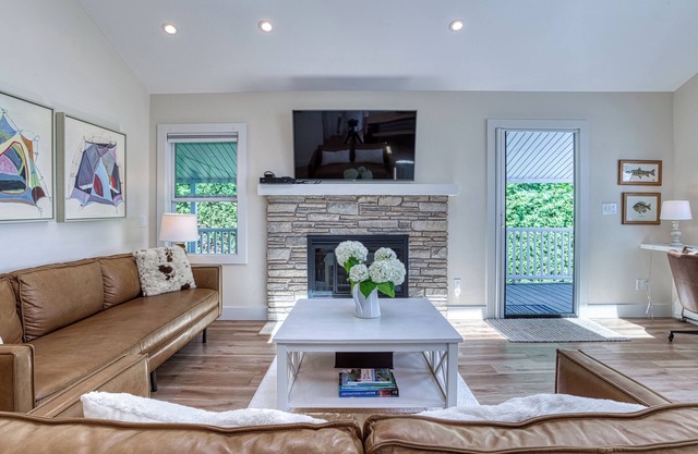 Increíble Walloon Lake Cottage - Brillante, moderno, playa de arena y aire acondicionado!