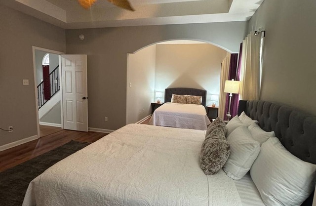 Brilliant 5-Bedroom Home in a Quiet Neighborhood-Near Stateline, Essentials.