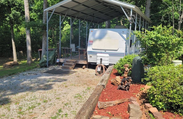 Bring Your Boat. Pool, Public Lake Hartwell access at this rustic RV Hideaway.
