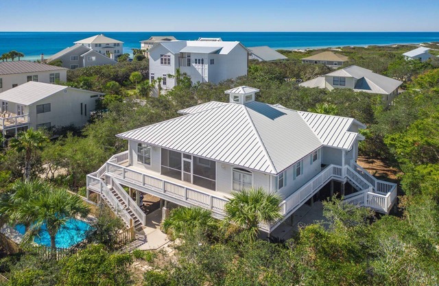 Amplio alcance - Comunidad Gulf Trace, 30A, piscina privada, ¡pasos hacia la arena!