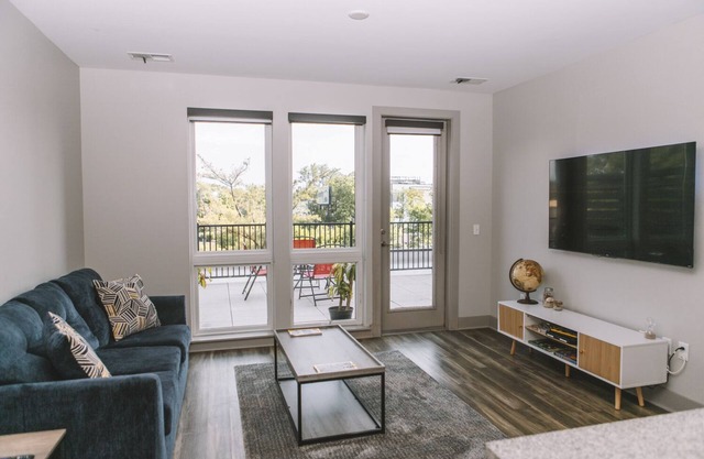 Broad Ripple 1BR w/ Free Parking & Large Balcony