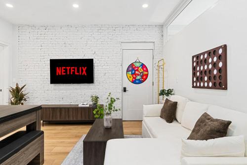 Brookline LUX Apt Rooftop GameRoom Subway