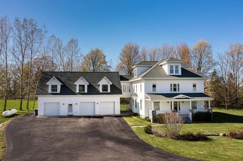 Broomhead Farmhouse Apt Traverse City