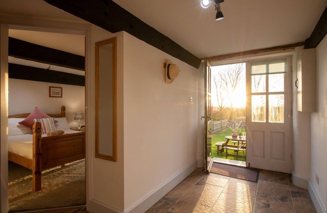 Bryn Lon: Pet-friendly rural retreat in Caergeiliog