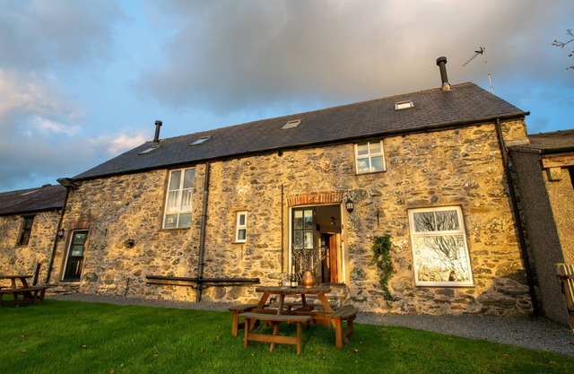 Bryn Lon Mawr - 5 bedroom Anglesey holiday barn conversion