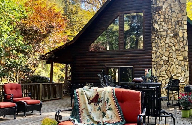 Buck Falls Log Cabin - Chalet Retreat