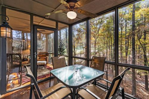 Buckanoe Condo -Hiking Trails Wood-Burning Fireplace Community Pools