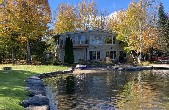 Buckhorn Beach House- Ultimate Lakefront Retreat