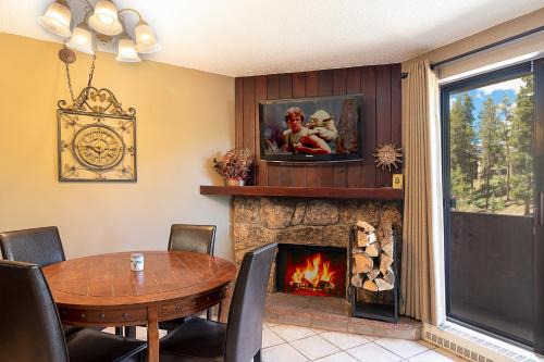 Budget Condo at Beaver Run Resort - All Amenities - Ski In Ski Out