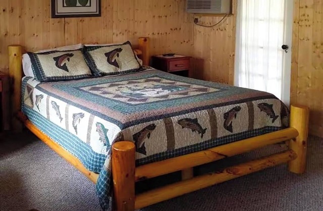 Budget-Friendly Riverside Retreat For Couples Near Cherokee Attractions