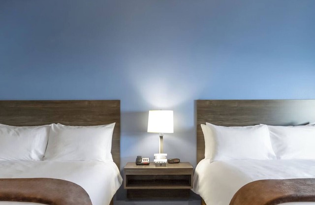 Budget-Friendly Room w/ Kitchen Near Entertainment Venues