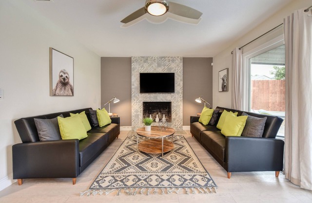 Buffalo House Downtown GOLDEN ONE Old Town Sleep Train Yard Grill Gran grupo