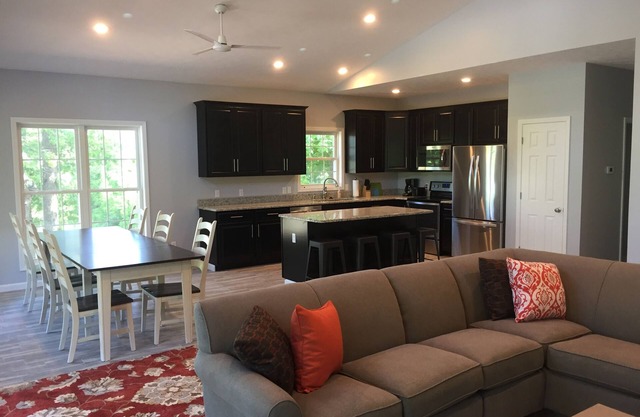 4ta noche gratis - 4 BR / 3 BA Lakeview en Grand Rivers - La única ciudad en ambos lagos