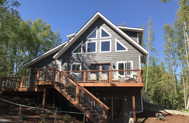 Built in 2021. Beautiful Wooded Lot. Minutes to Kenai, Soldotna & Kasiloff.